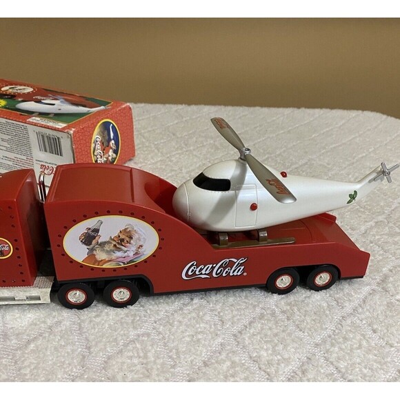 Coca Cola 2000 Holiday Helicopter Carrier/ 1962 Replica Helicopter  Box Included - Picture 3 of 16